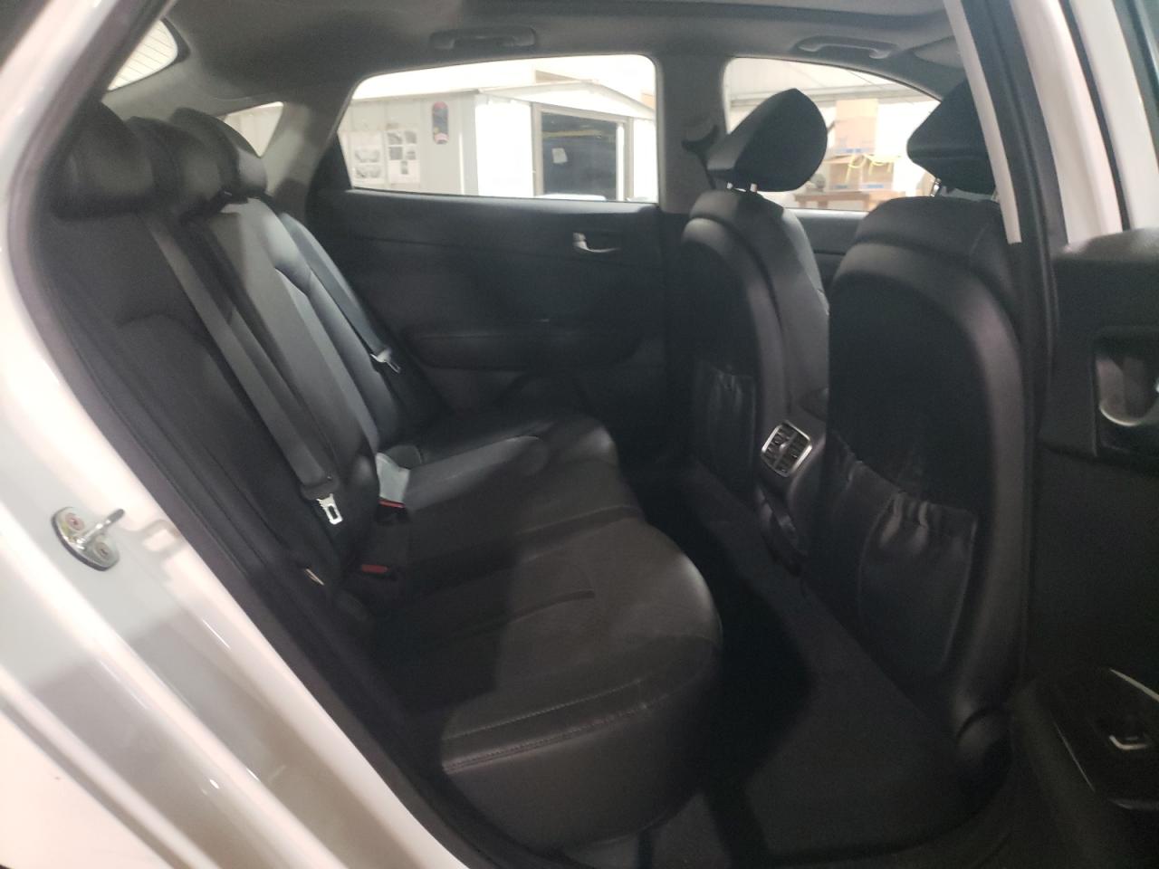 Photo 6 from auction – 2016 KIA OPTIMA EX with VIN 5XXGU4L33GG090351