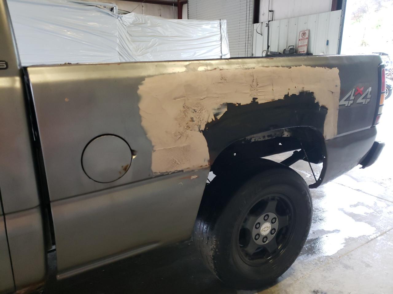 Photo 9 from auction – 2000 CHEVROLET SILVERADO with VIN 2GCEK19V8Y1293828