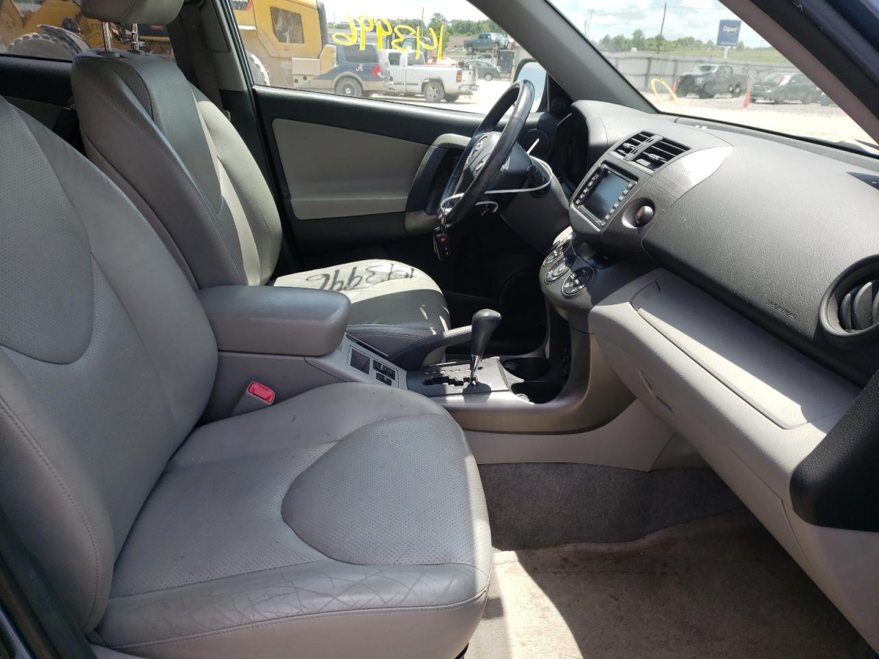 Photo 5 from auction – 2010 TOYOTA RAV4 LIMIT with VIN JTMYF4DV4A5026989