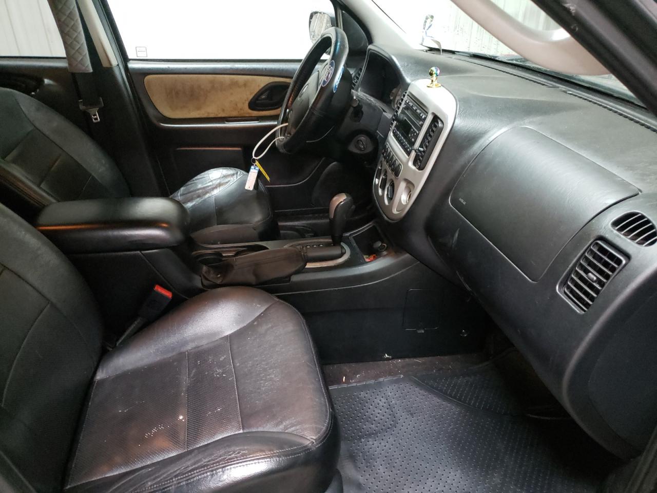 Photo 5 from auction – 2005 FORD ESCAPE LIM with VIN 1FMYU94115KD73621