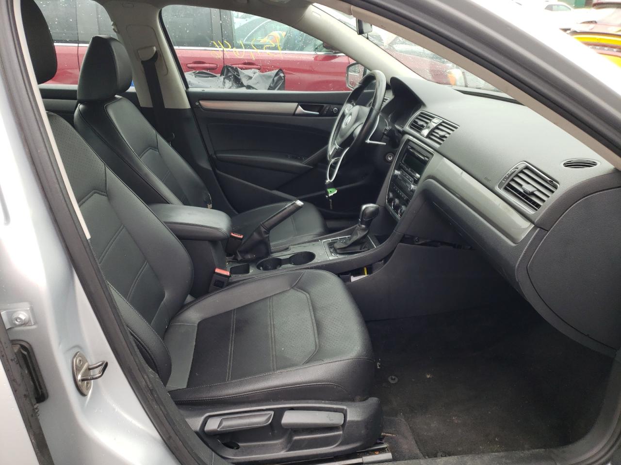 Photo 5 from auction – 2014 VOLKSWAGEN PASSAT S with VIN 1VWAT7A3XEC100705