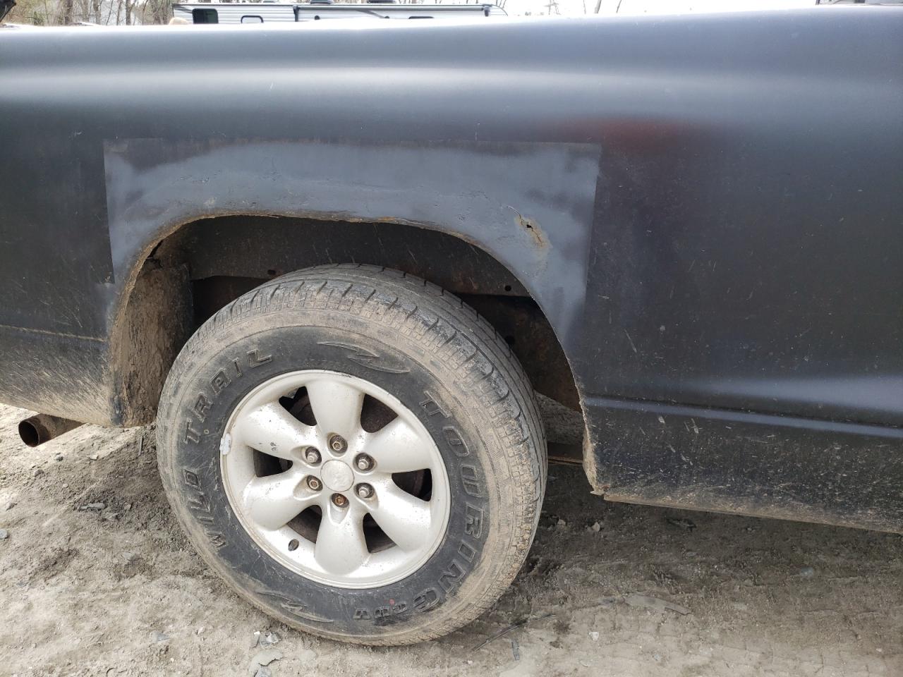 Photo 9 from auction – 2003 DODGE DAKOTA SPO with VIN 1D7FL36X33S129730