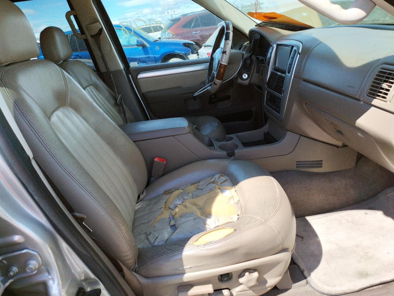 Photo 5 from auction – 2003 MERCURY MOUNTAINEE with VIN 4M2DU86W73ZJ10084