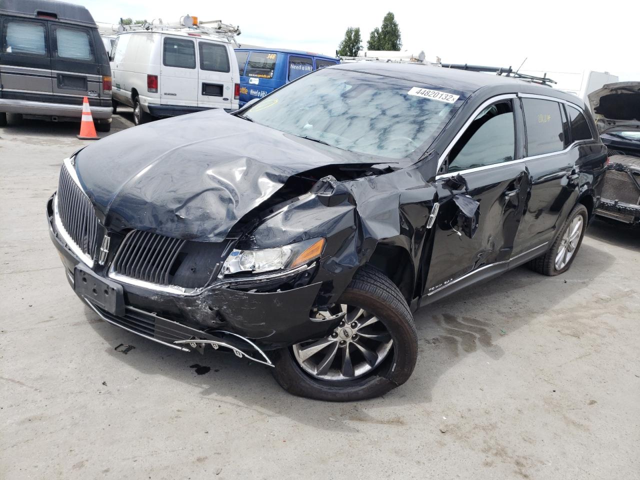 Photo 2 from auction – 2014 LINCOLN MKT with VIN 2LMHJ5NK3EBL52826