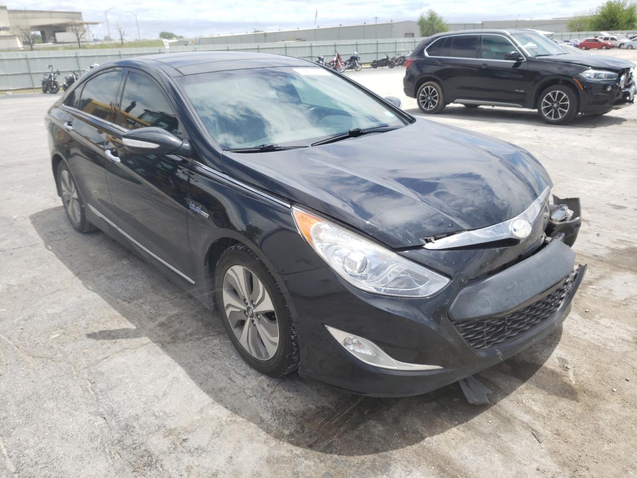 HYUNDAI SONATA HYB 2013 with VIN KMHEC4A47DA066319 - Photo from auction