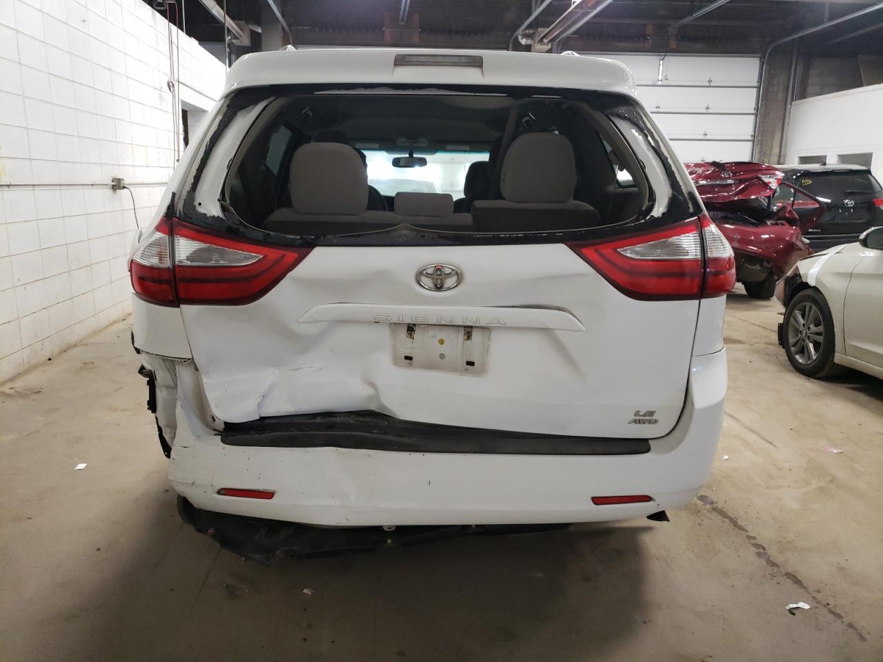 Photo 9 from auction – 2017 TOYOTA SIENNA LE with VIN 5TDJZ3DC9HS156319