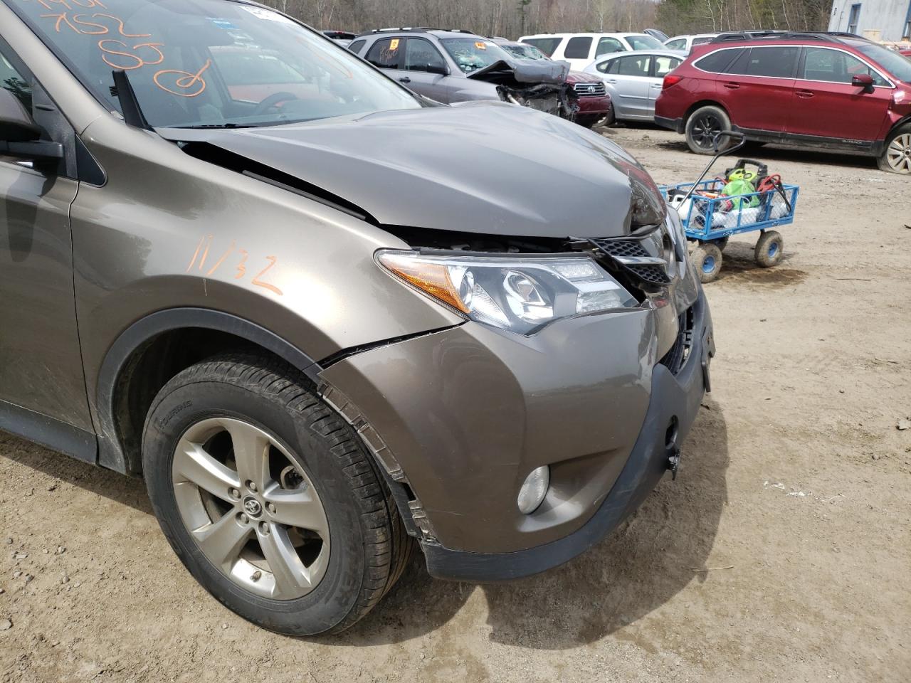 Photo 9 from auction – 2015 TOYOTA RAV4 XLE with VIN JTMRFREV0FD142686
