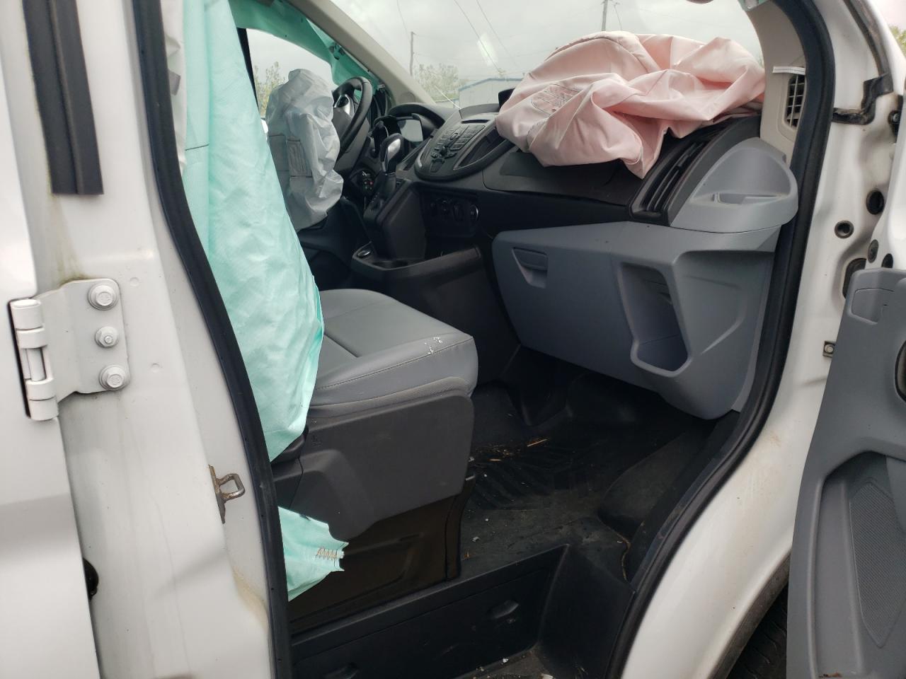 Photo 5 from auction – 2017 FORD TRANSIT T- with VIN 1FTYR1ZM3HKA39167