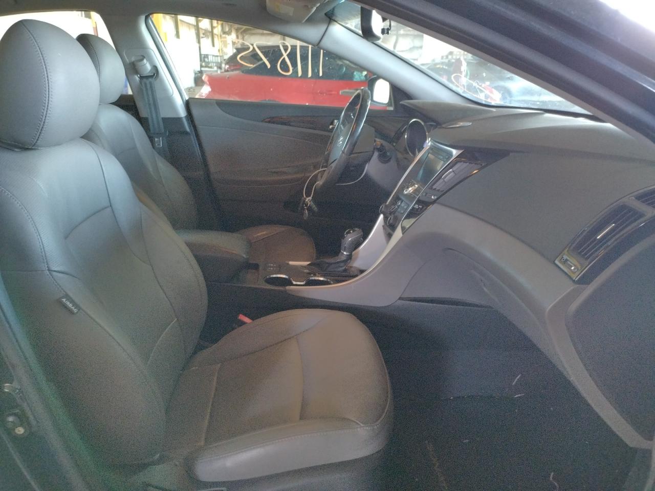 Photo 5 from auction – 2011 HYUNDAI SONATA SE with VIN 5NPEC4AC2BH114584