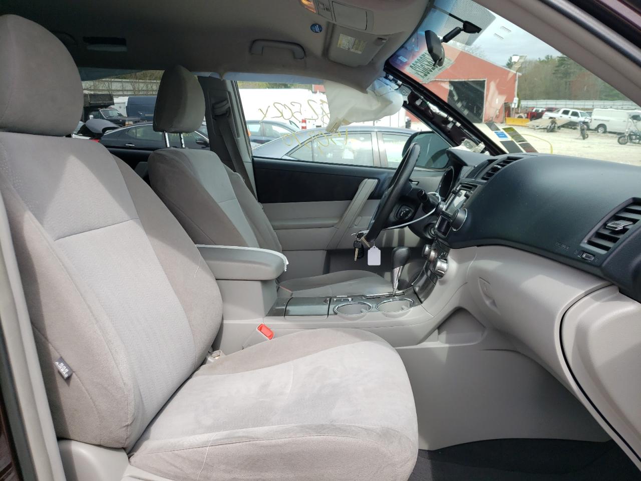 Photo 5 from auction – 2013 TOYOTA HIGHLANDER with VIN 5TDBK3EH7DS260434