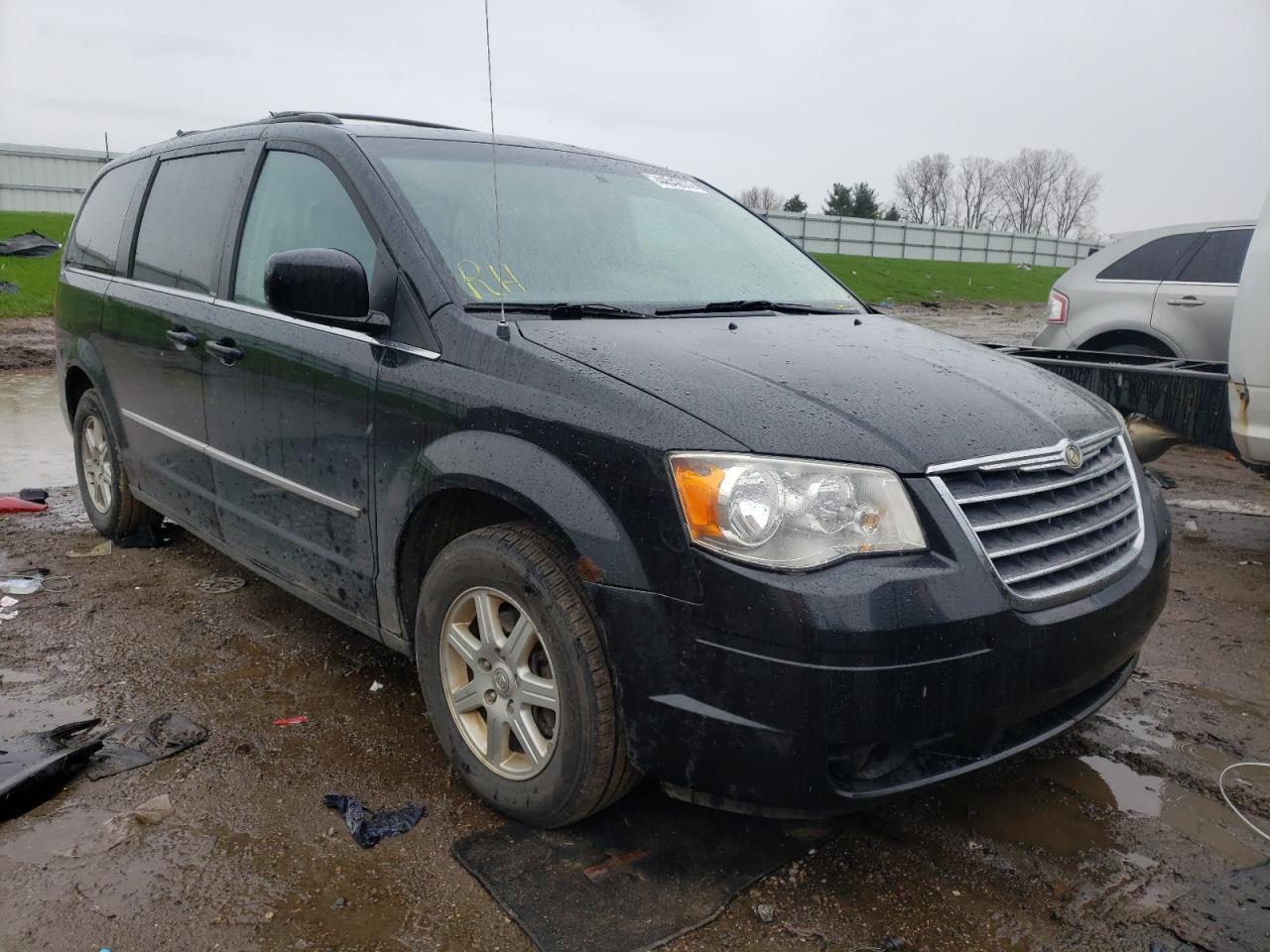 CHRYSLER TOWN & COU 2010 with VIN 2A4RR8D18AR404289 - Photo from auction