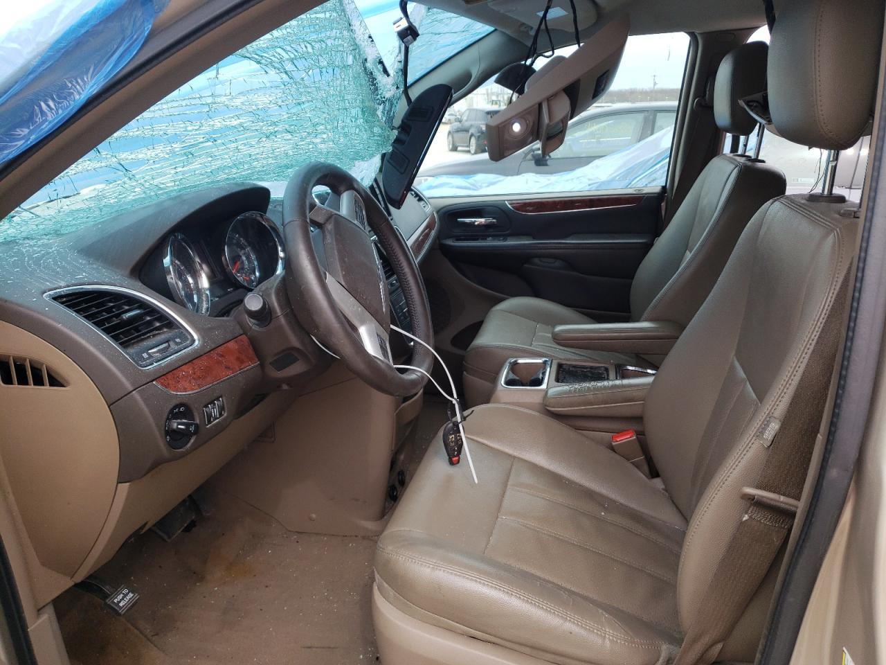 Photo 5 from auction – 2015 CHRYSLER TOWN & COU with VIN 2C4RC1CG2FR547170