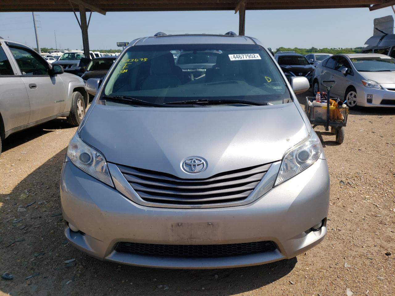 Photo 7 from auction – 2015 TOYOTA SIENNA XLE with VIN 5TDYK3DC8FS533075
