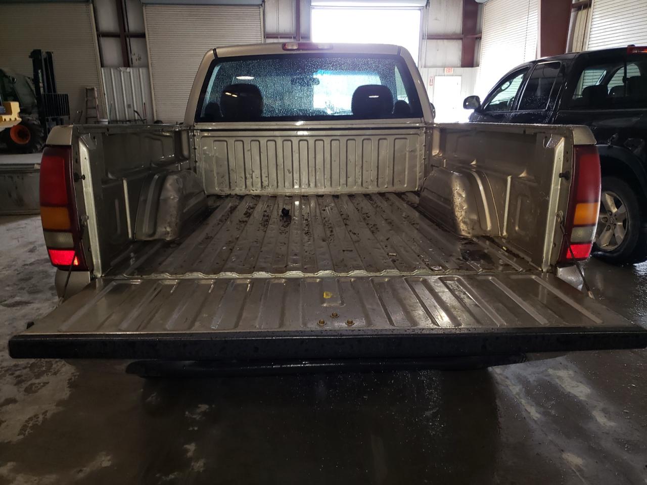 Photo 6 from auction – 2000 CHEVROLET SILVERADO with VIN 1GCEK14T0YZ167900