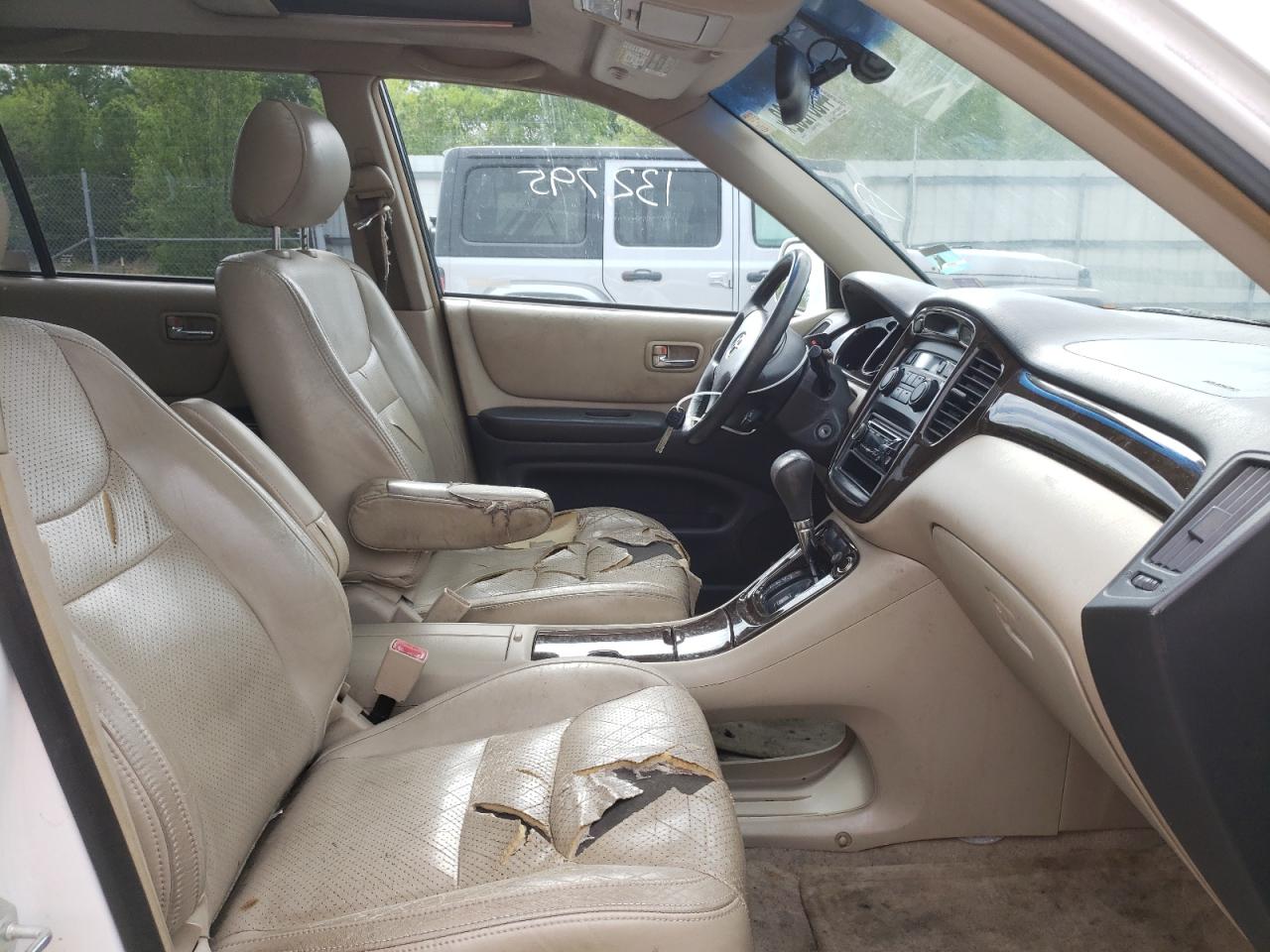Photo 5 from auction – 2002 TOYOTA HIGHLANDER with VIN JTEGF21A820041412
