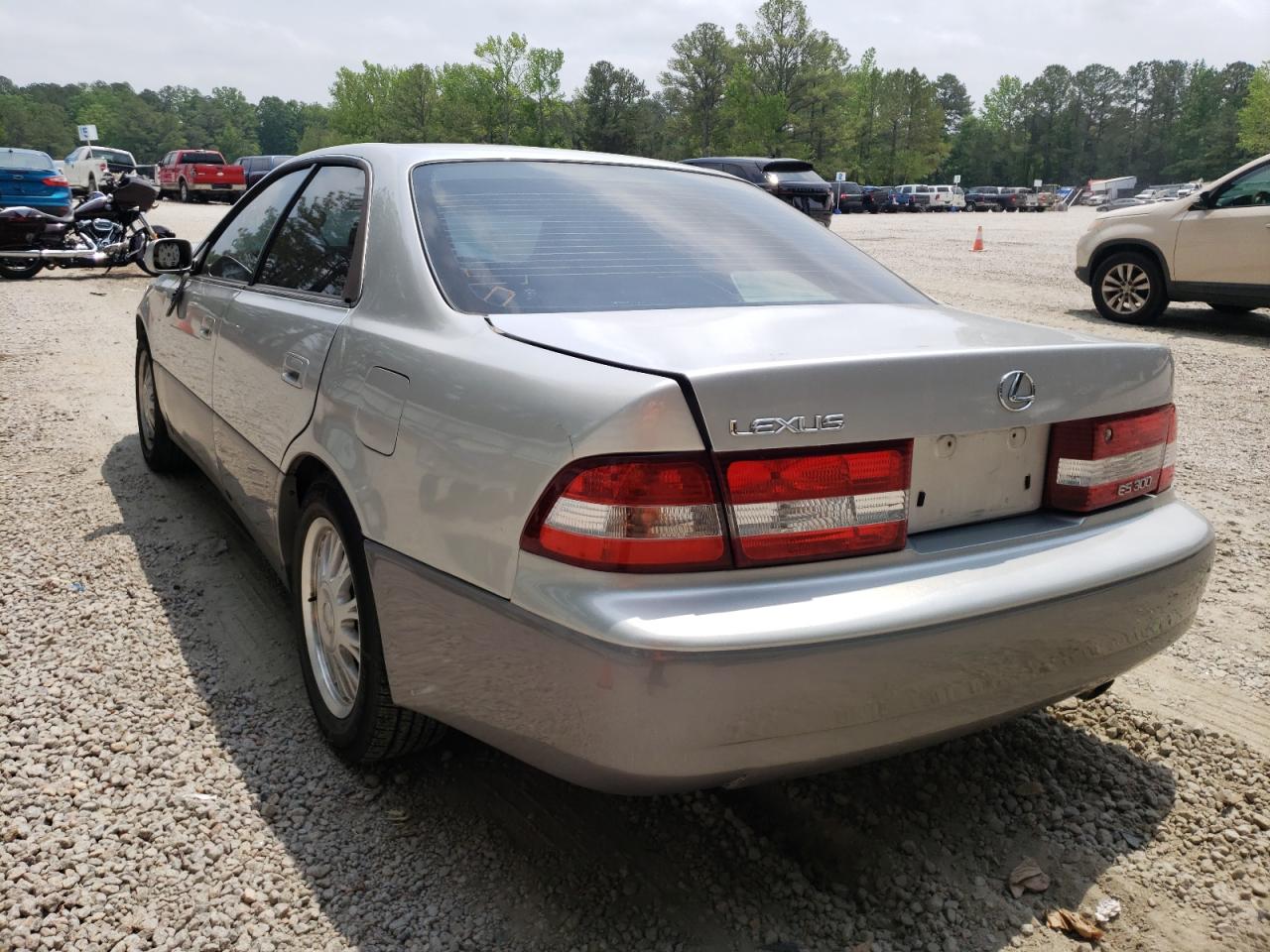 Photo 3 from auction – 2001 LEXUS ES 300 with VIN JT8BF28G710298647