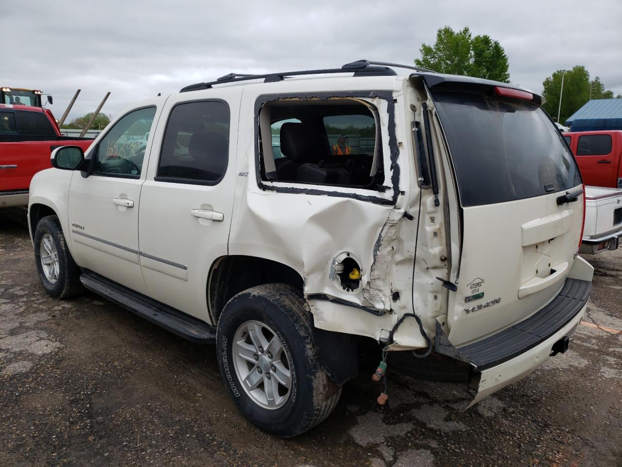 Photo 3 from auction – 2011 GMC YUKON SLT with VIN 1GKS2CE01BR282827