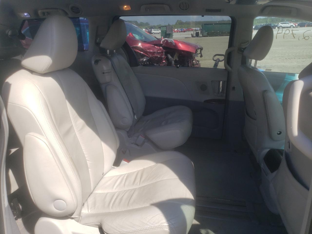 Photo 6 from auction – 2011 TOYOTA SIENNA XLE with VIN 5TDYK3DC4BS108687