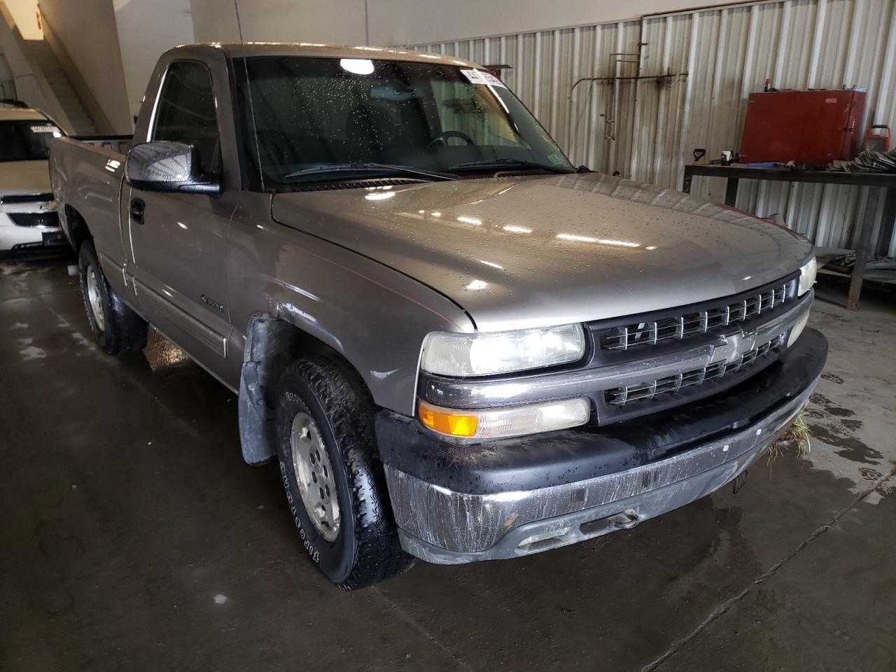 CHEVROLET SILVERADO 2000 with VIN 1GCEK14T0YZ167900 - Photo from auction