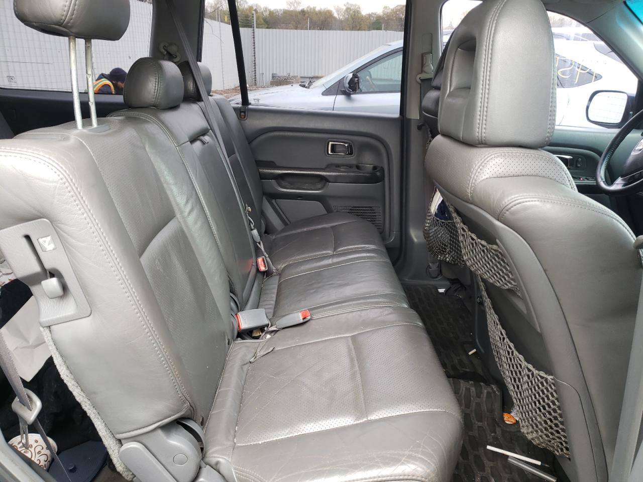 Photo 6 from auction – 2004 HONDA PILOT EXL with VIN 2HKYF18594H562222