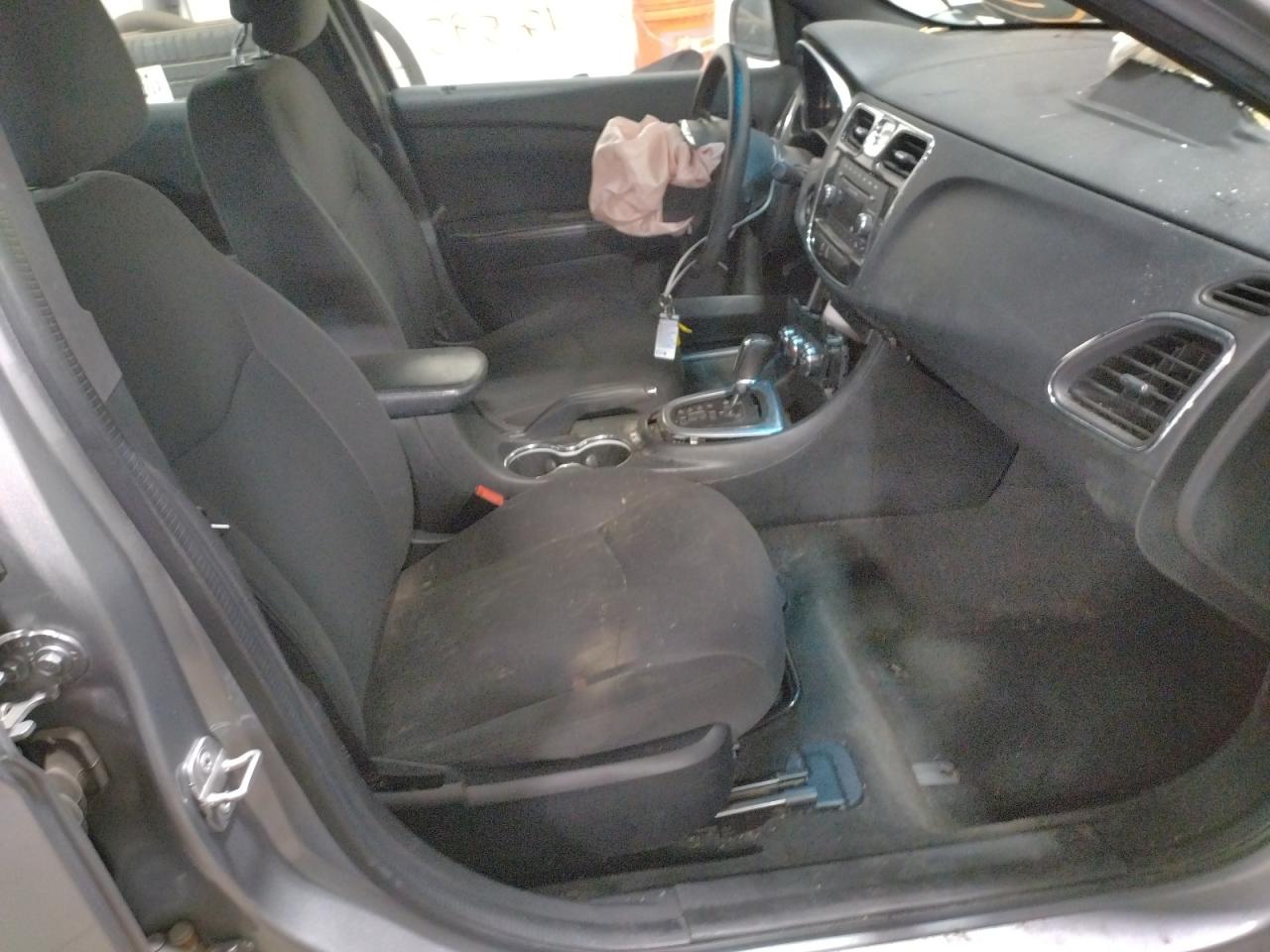 Photo 5 from auction – 2014 CHRYSLER 200 LX with VIN 1C3CCBAB8EN208884