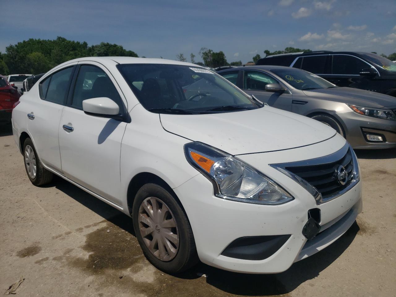 NISSAN VERSA S 2018 with VIN 3N1CN7AP3JL882243 - Photo from auction