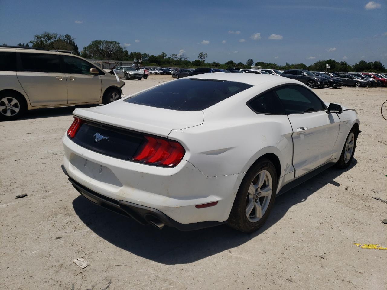 Photo 4 from auction – 2018 FORD MUSTANG with VIN 1FA6P8TH9J5121075