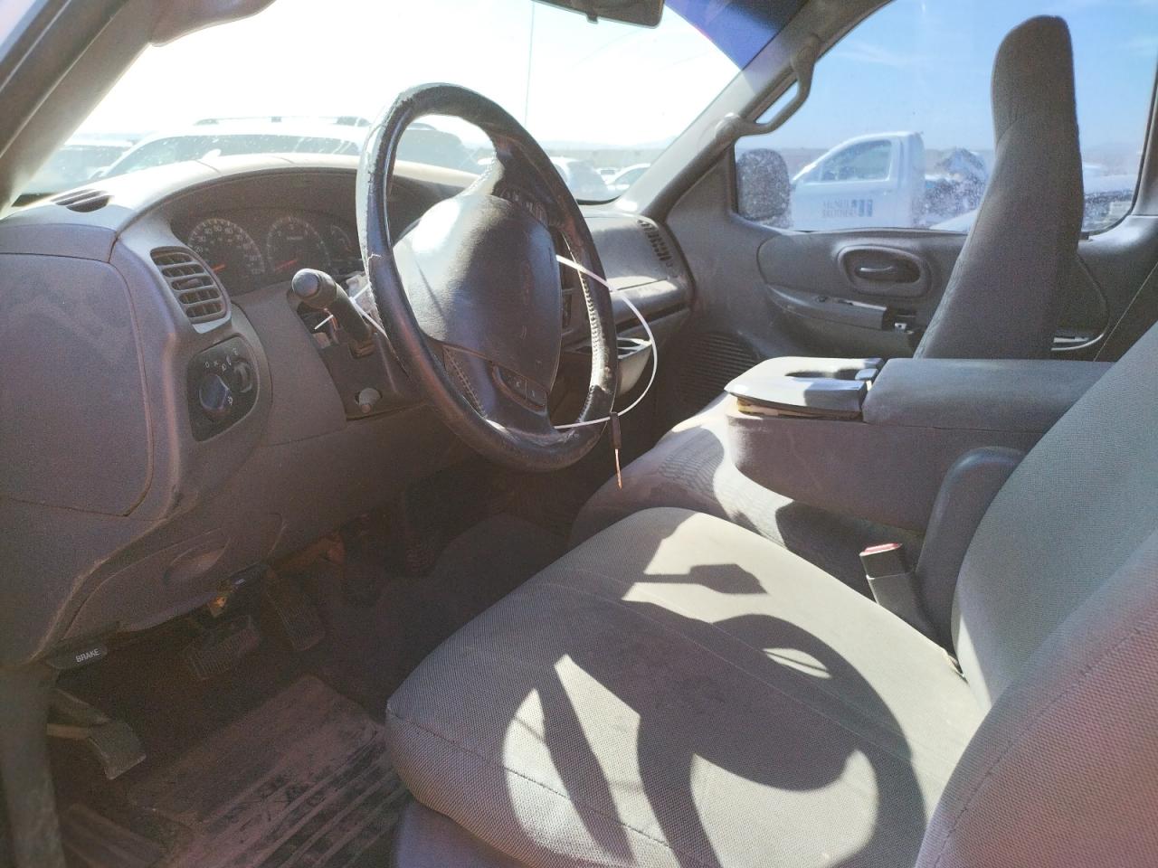 Photo 5 from auction – 2000 FORD F150 with VIN 1FTRX18W3YKA10538