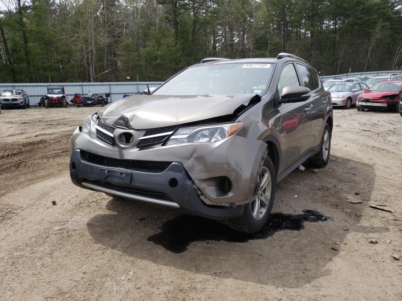 Photo 2 from auction – 2015 TOYOTA RAV4 XLE with VIN JTMRFREV0FD142686