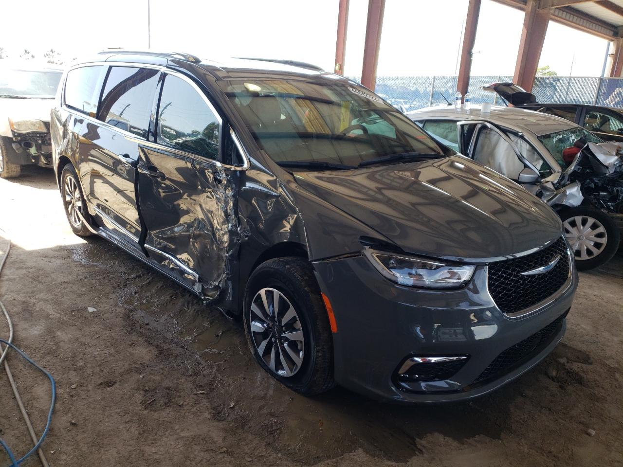 CHRYSLER PACIFICA H 2021 with VIN 2C4RC1S73MR553560 - Photo from auction