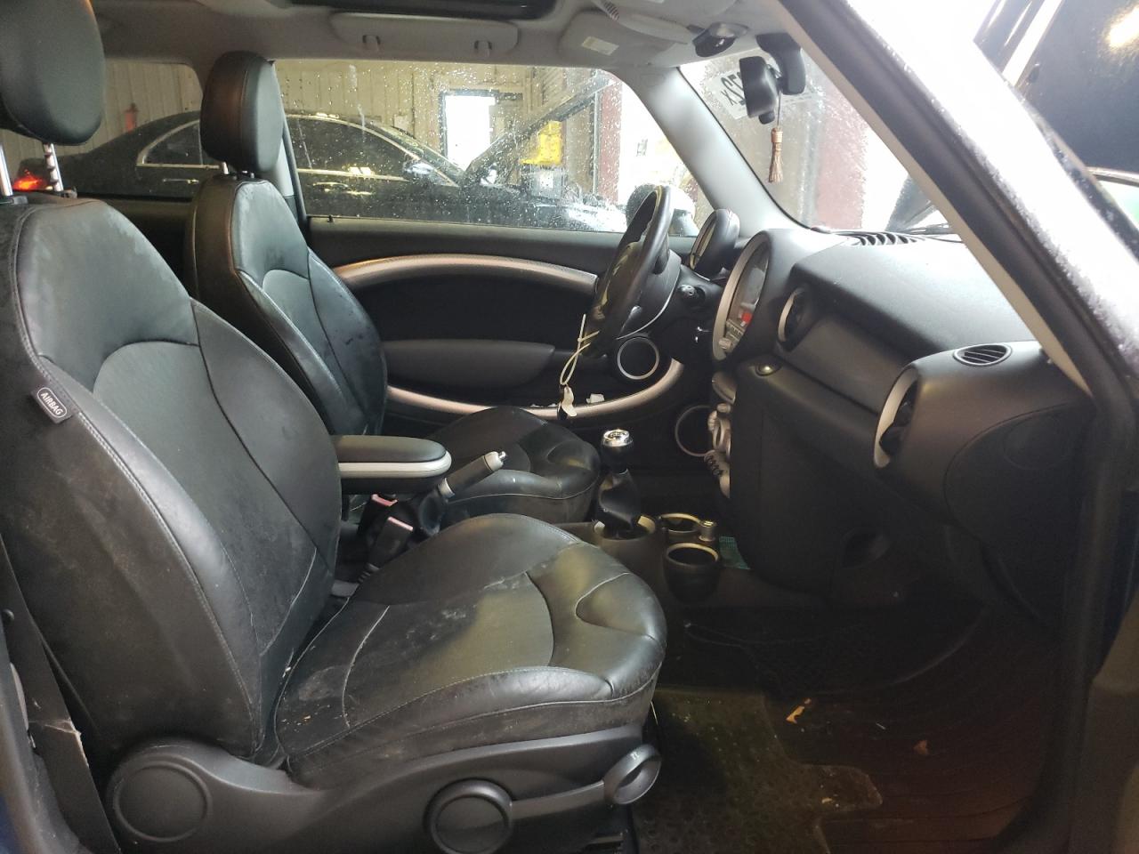 Photo 5 from auction – 2007 MINI COOPER S with VIN WMWMF73577TL87913