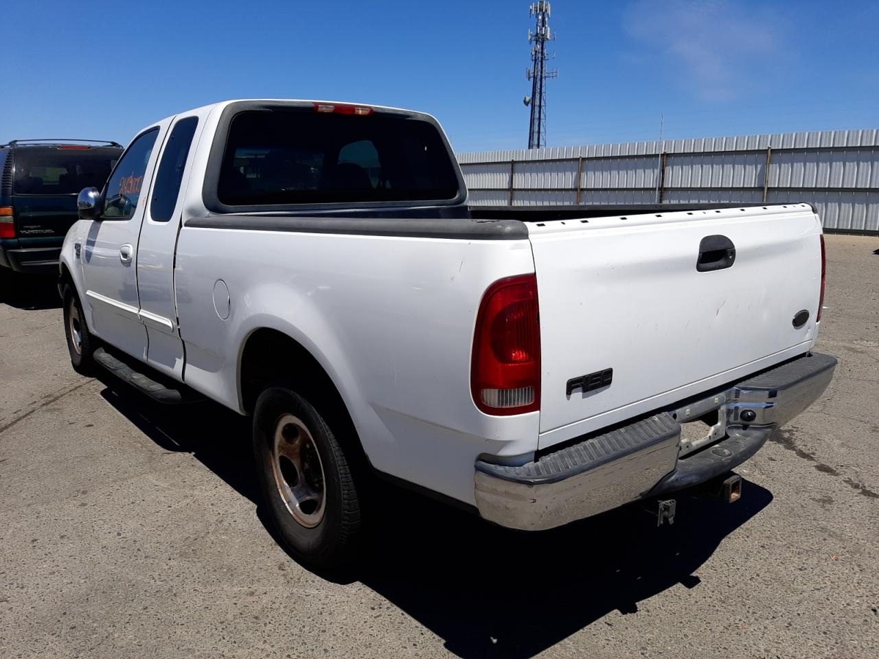 Photo 3 from auction – 2001 FORD F150 with VIN 1FTRX17L01NA10296