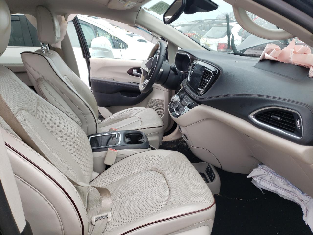 Photo 5 from auction – 2017 CHRYSLER PACIFICA L with VIN 2C4RC1GG3HR603386