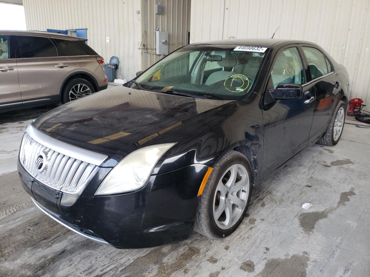 Photo 2 from auction – 2010 MERCURY MILAN with VIN 3MEHM0HA8AR617408