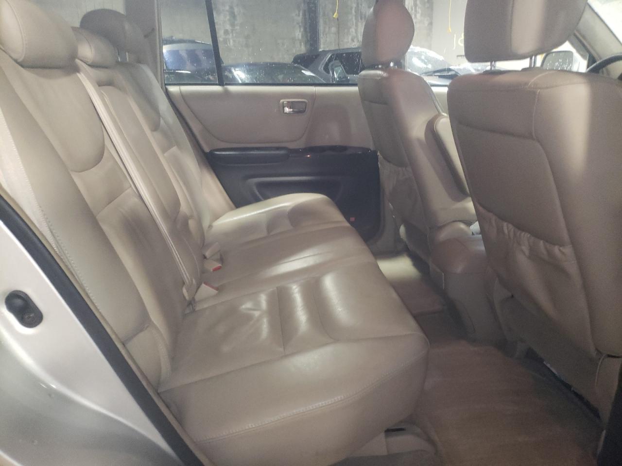 Photo 6 from auction – 2003 TOYOTA HIGHLANDER with VIN JTEHF21A330152374