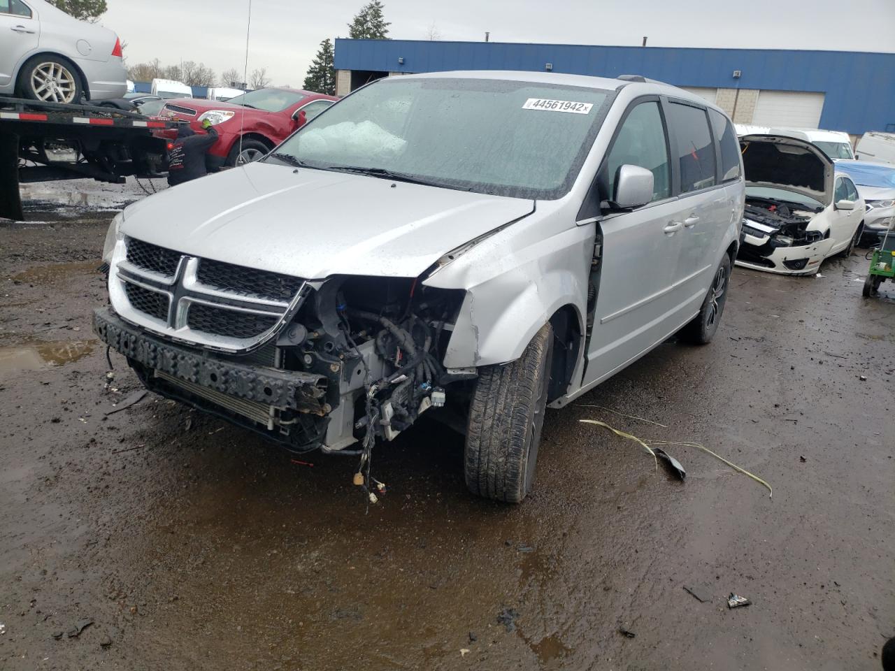Photo 2 from auction – 2011 DODGE GRAND CARA with VIN 2D4RN5DG9BR764731