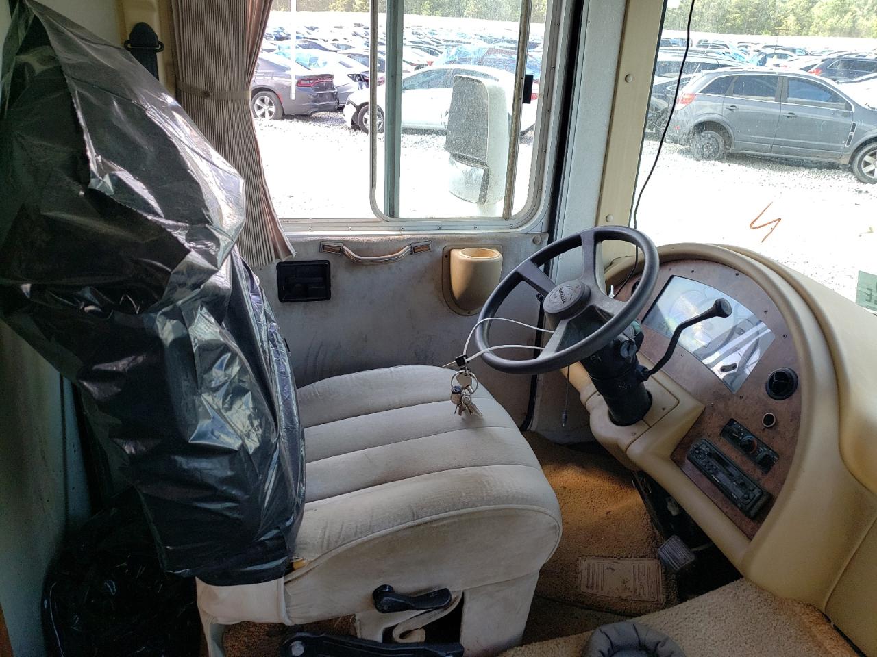 Photo 5 from auction – 2003 WORKHORSE CUSTOM CHASSIS MOTORHOME with VIN 5B4LP57G533357773