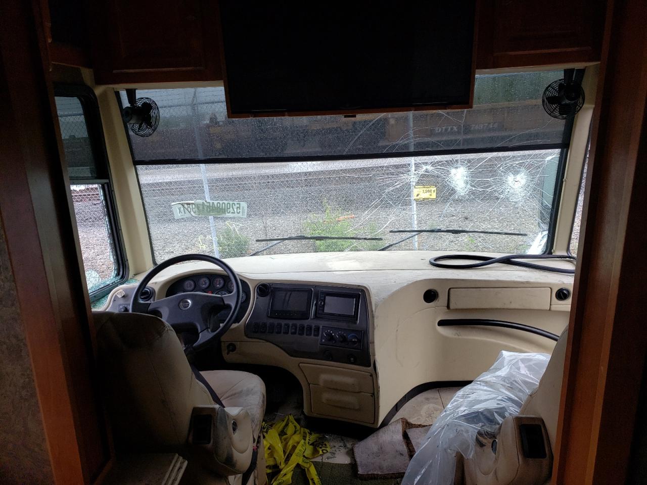 Photo 5 from auction – 2014 FREIGHTLINER CHASSIS XC with VIN 4UZACGCY4ECGD2408