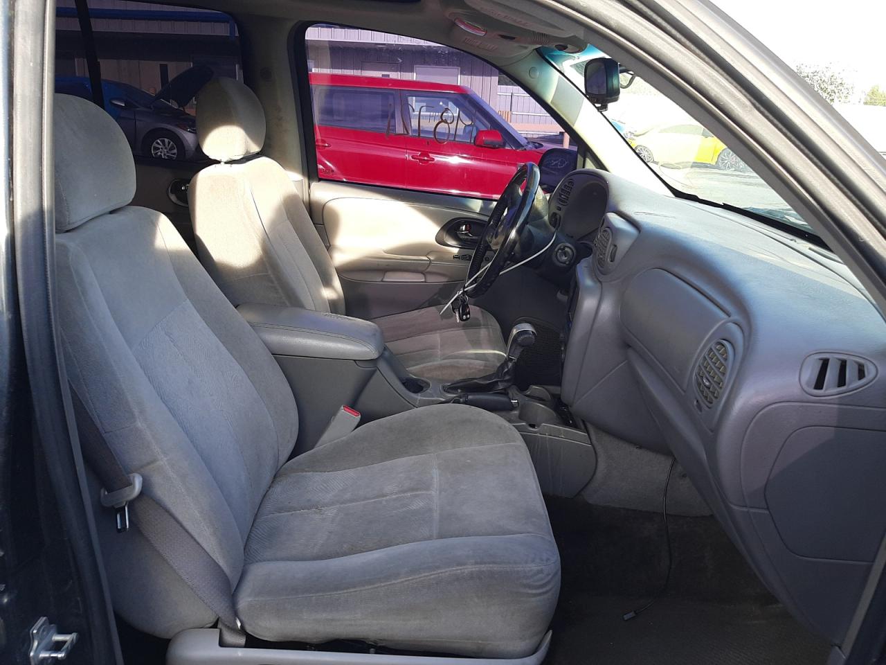 Photo 19 from auction – 2005 CHEVROLET TRAILBLAZE with VIN 1GNDT13S052327352