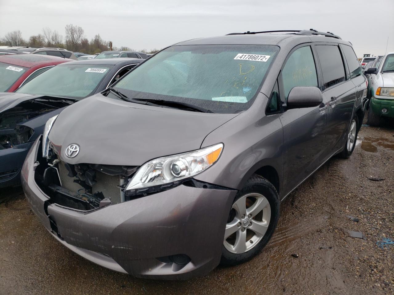 Photo 2 from auction – 2015 TOYOTA SIENNA LE with VIN 5TDKK3DCXFS652266