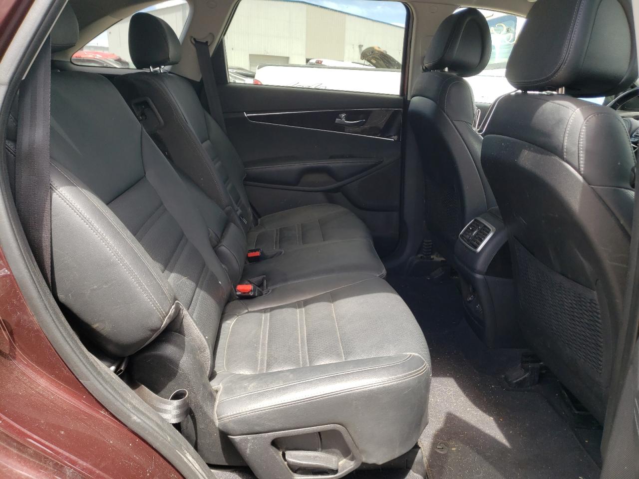 Photo 18 from auction – 2016 KIA SORENTO EX with VIN 5XYPHDA57GG133626