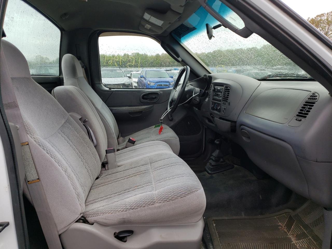 Photo 5 from auction – 2002 FORD F150 with VIN 2FTRF18252CA90405