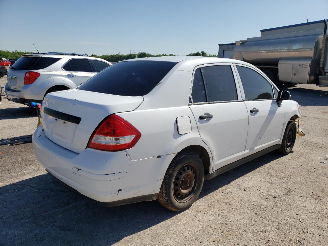 Photo 4 from auction – 2010 NISSAN VERSA S with VIN 3N1CC1AP8AL381531