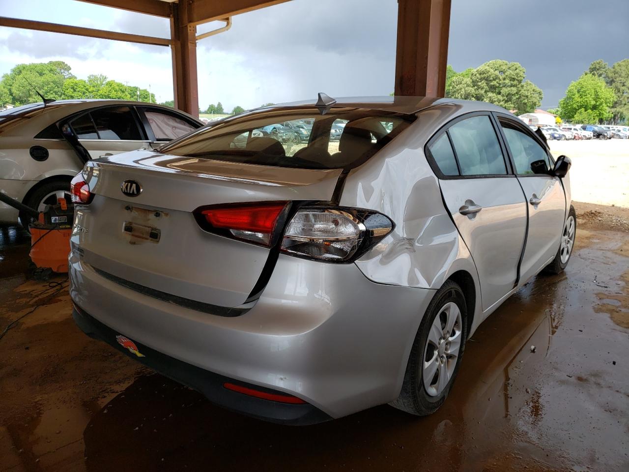 Photo 4 from auction – 2018 KIA FORTE LX with VIN 3KPFK4A79JE170647