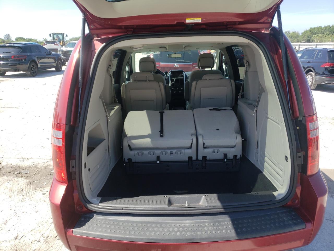 Photo 9 from auction – 2010 DODGE GRAND CARA with VIN 2D4RN3D13AR331999
