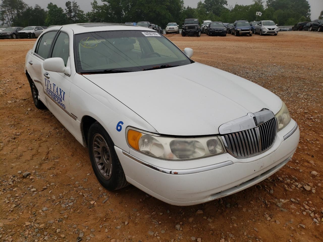 Photo 1 from auction – 2001 LINCOLN TOWN CAR C with VIN 1LNHM83W81Y728542