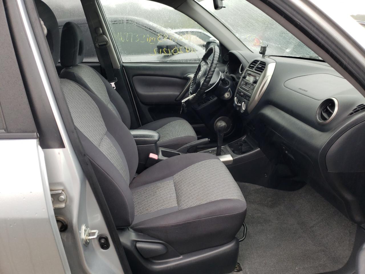 Photo 5 from auction – 2005 TOYOTA RAV4 with VIN JTEGD20V750047197