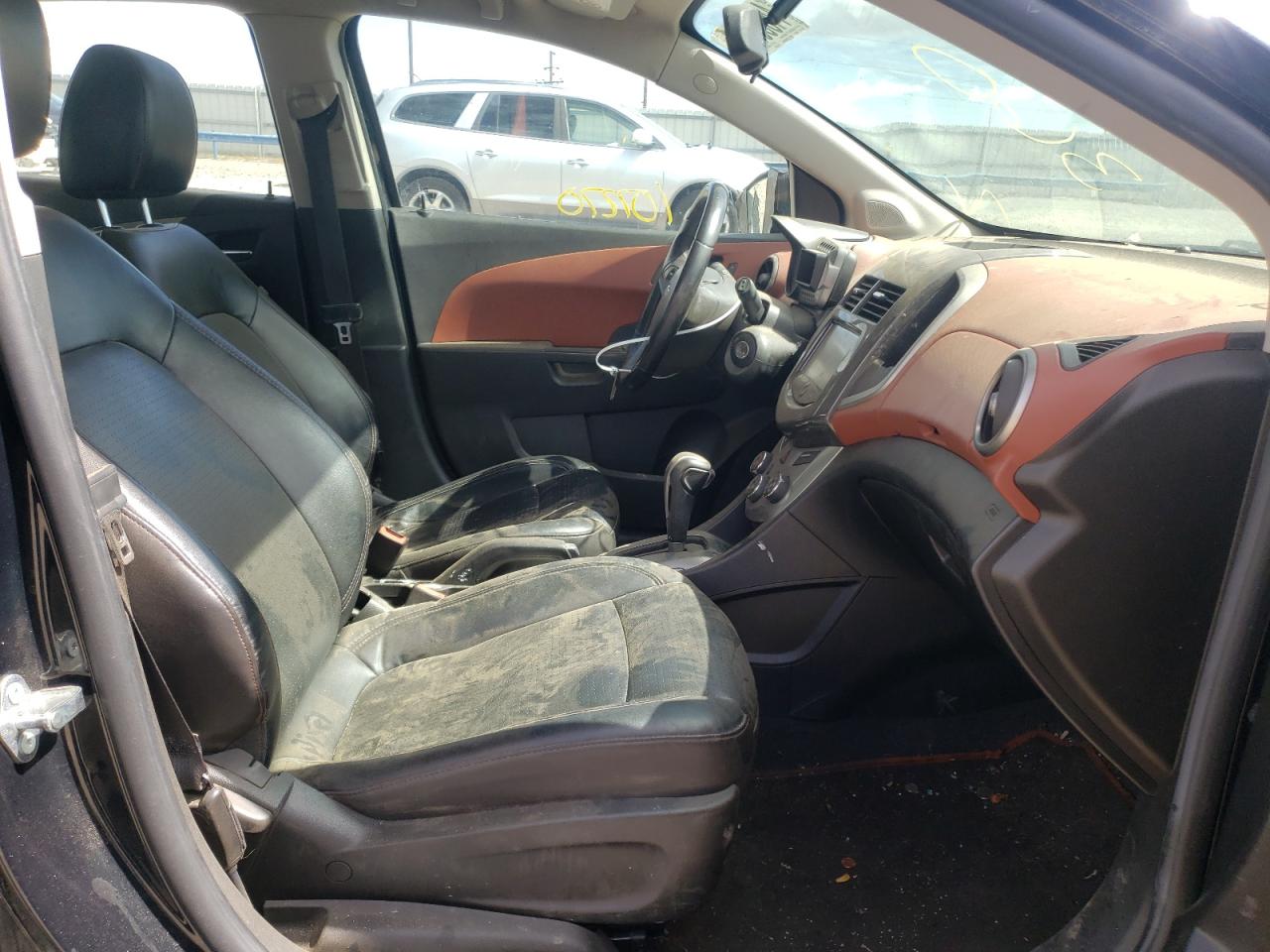 Photo 5 from auction – 2015 CHEVROLET SONIC LTZ with VIN 1G1JE6SB2F4203392