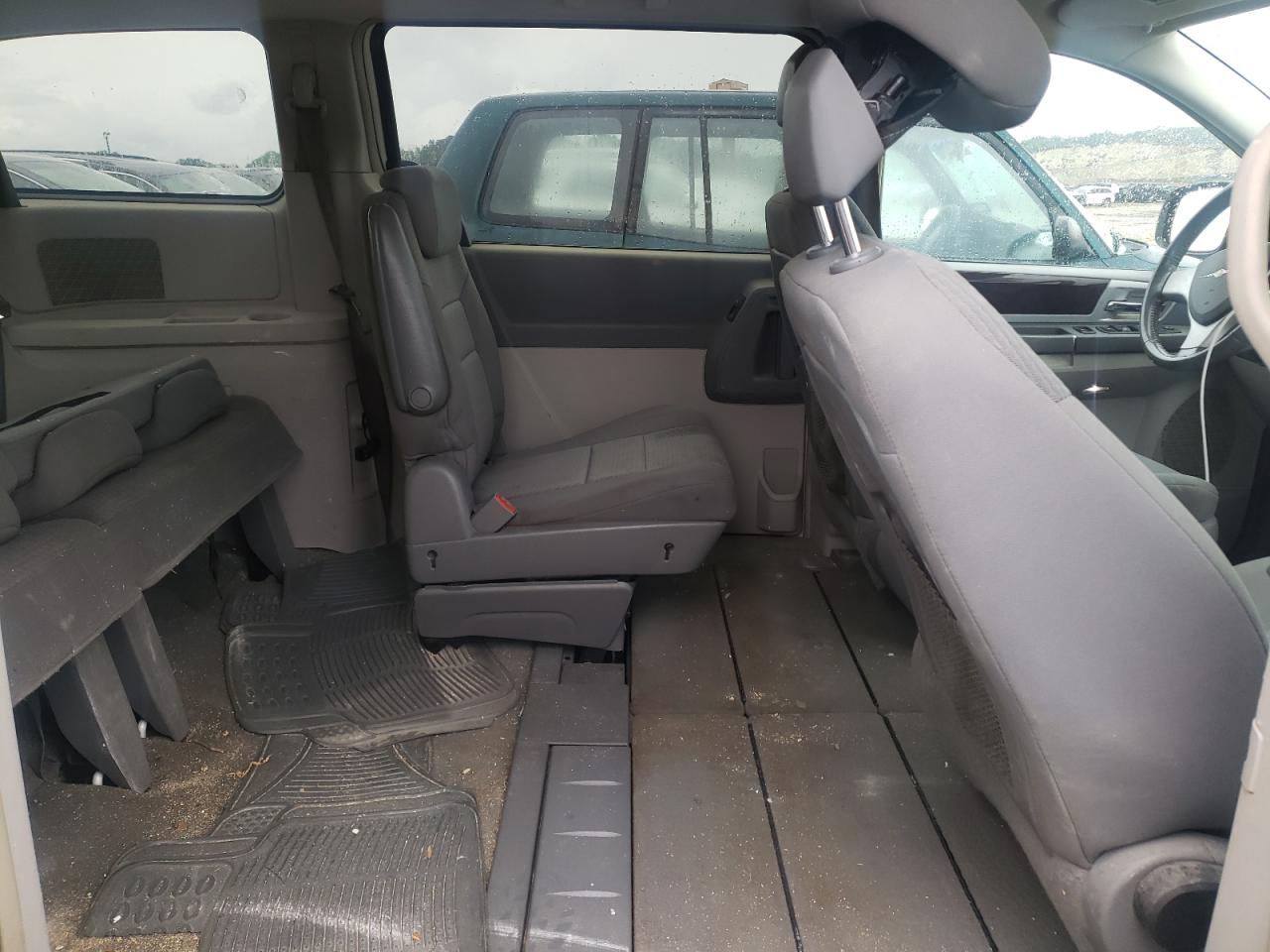 Photo 6 from auction – 2010 CHRYSLER TOWN & COU with VIN 2A4RR5D12AR309015