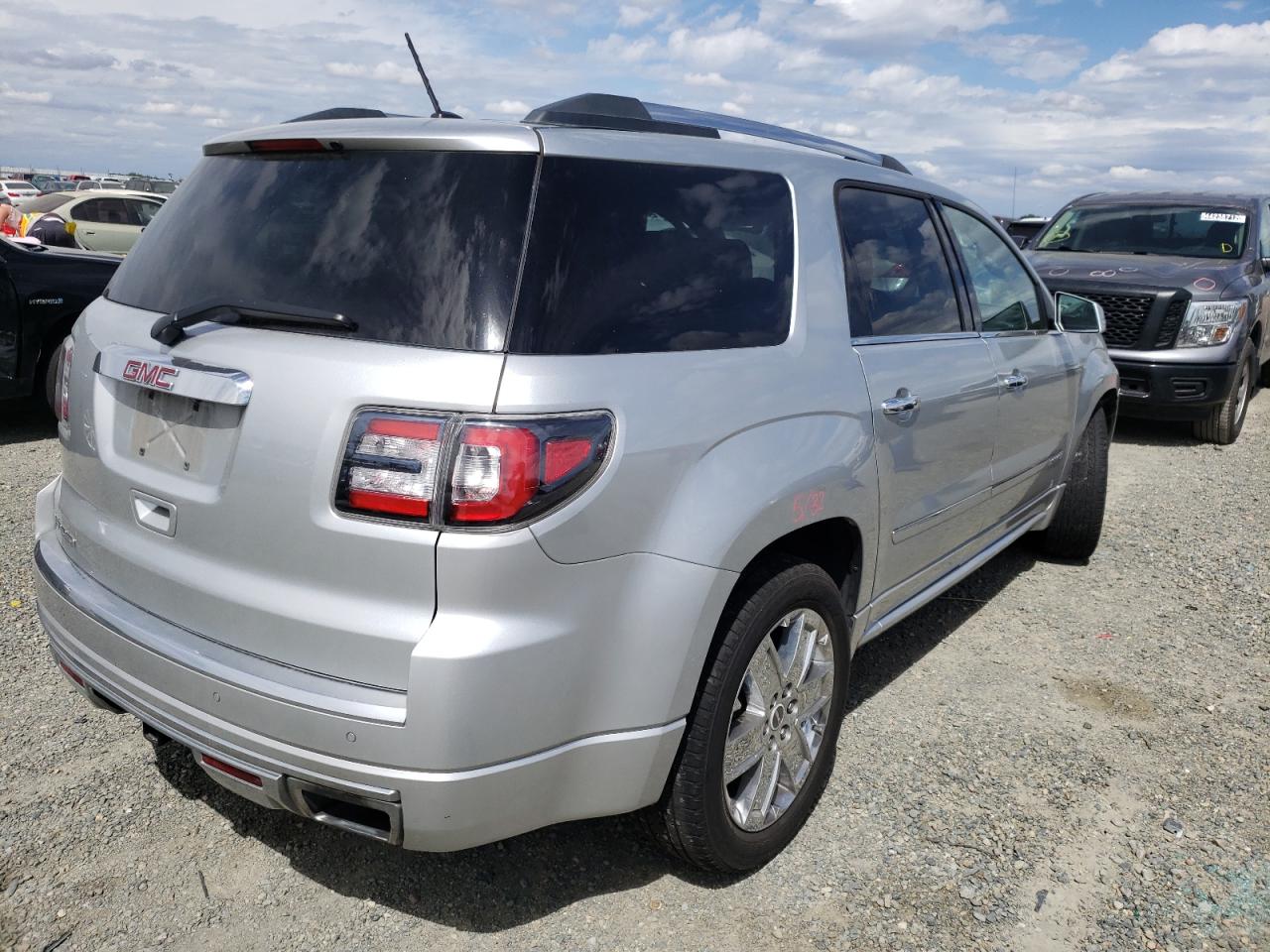 Photo 4 from auction – 2015 GMC ACADIA DEN with VIN 1GKKRTKD6FJ118819